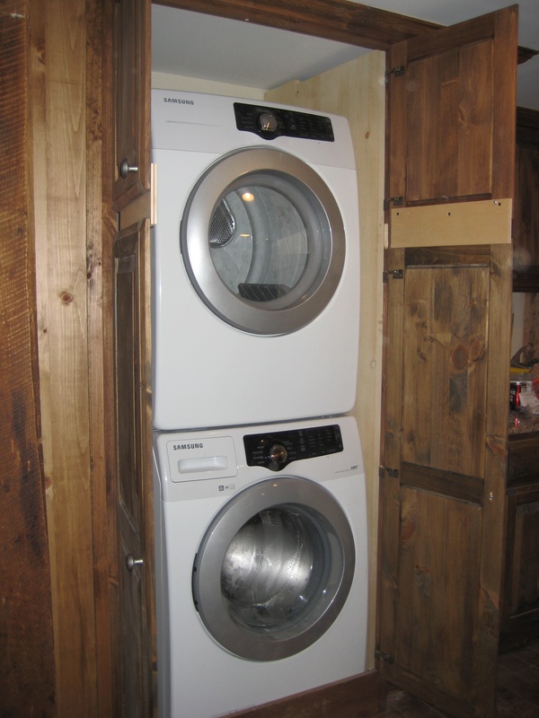 A washer and dryer in a room.