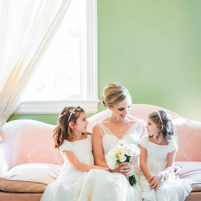 The bride sitting together with two small children